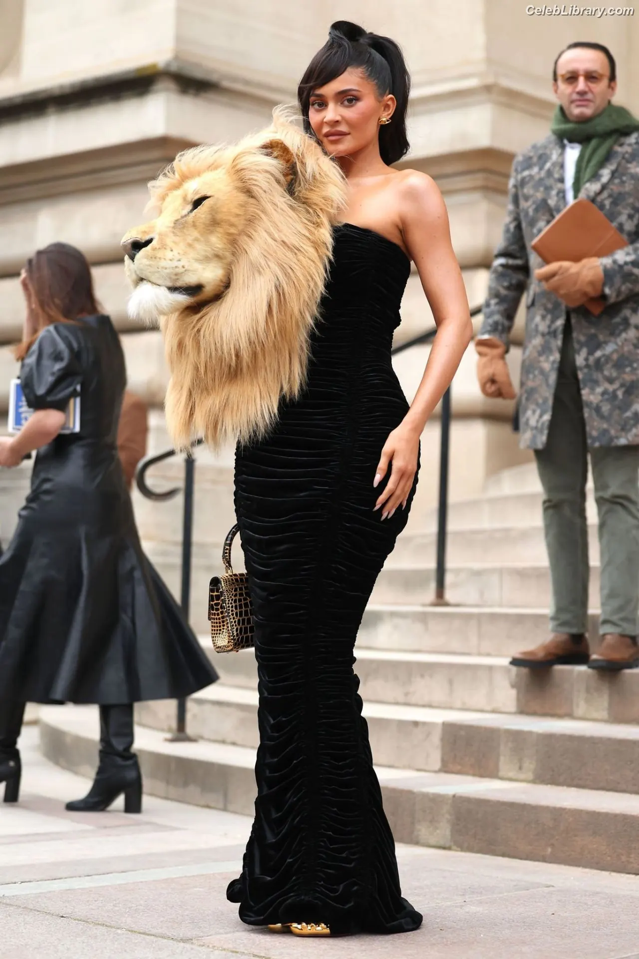 Kylie Jenner photo 13 of 4070