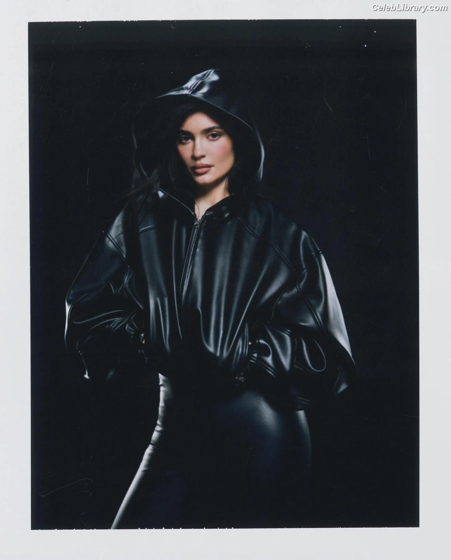 Kylie Jenner photo 21 of 4070