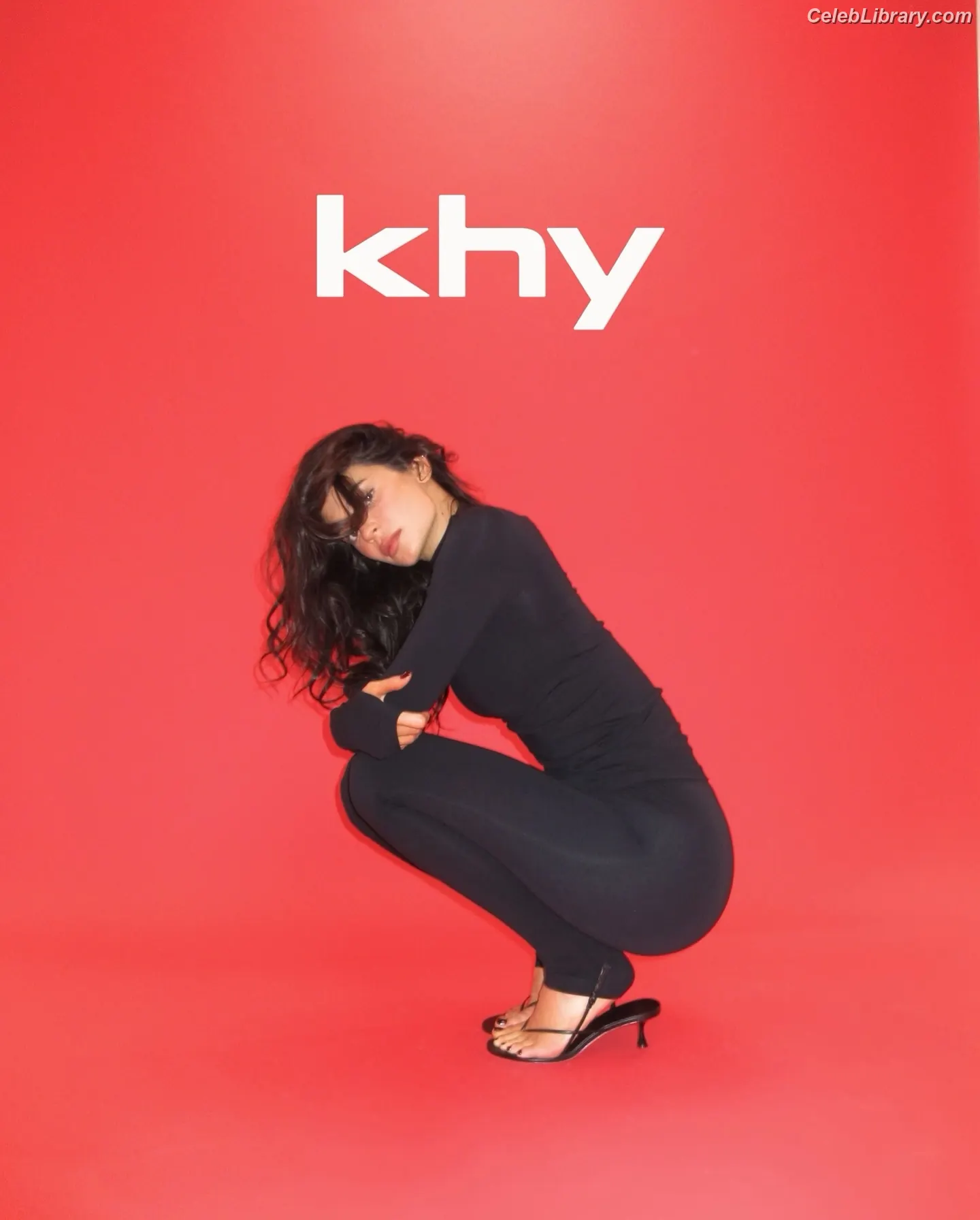 Kylie Jenner photo 1 of 4070