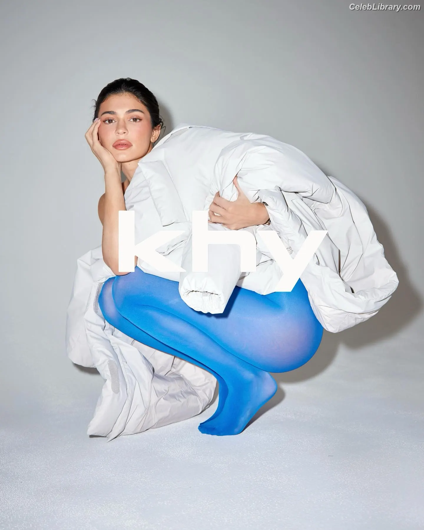 Kylie Jenner photo 7 of 4070