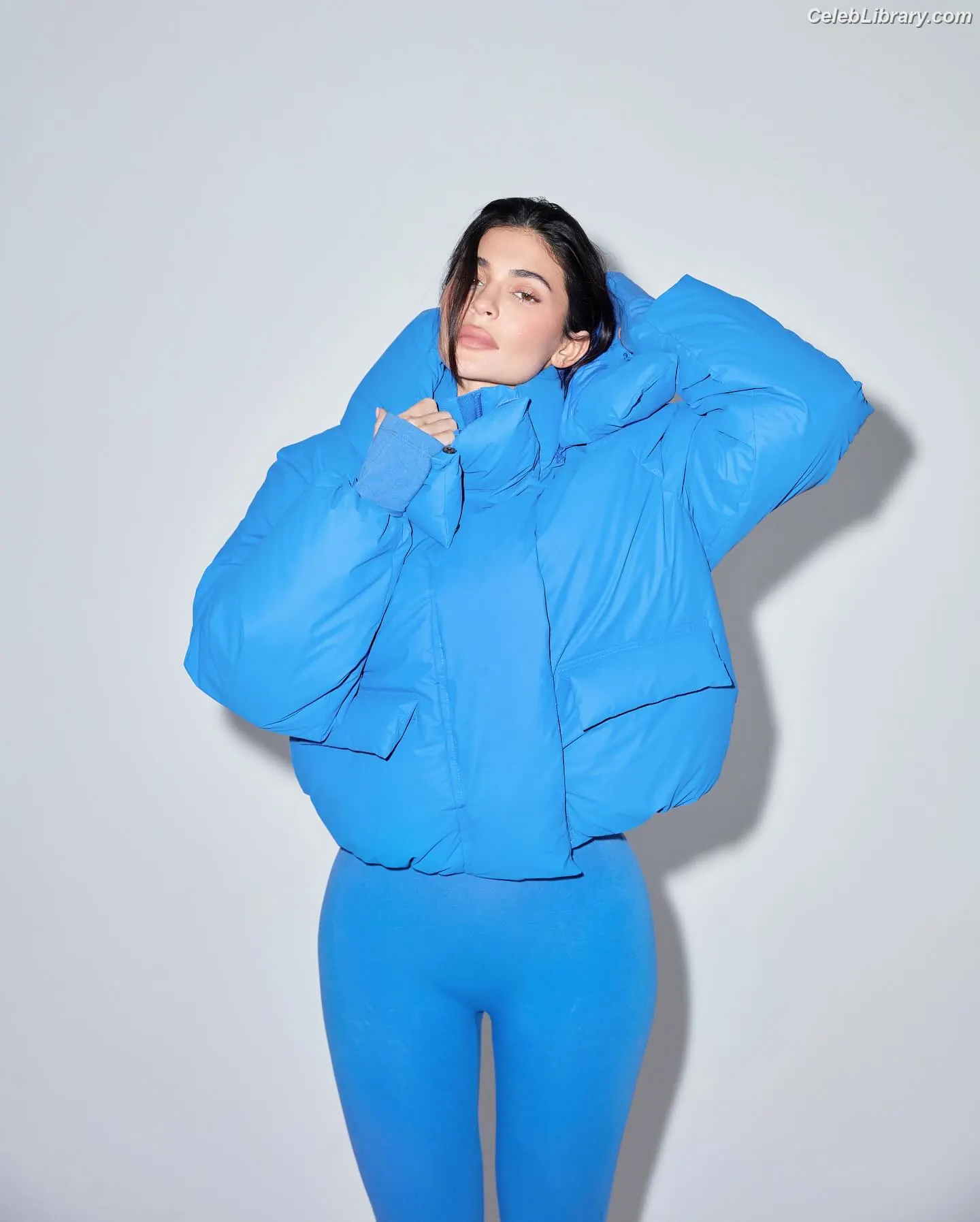 Kylie Jenner photo 10 of 4070