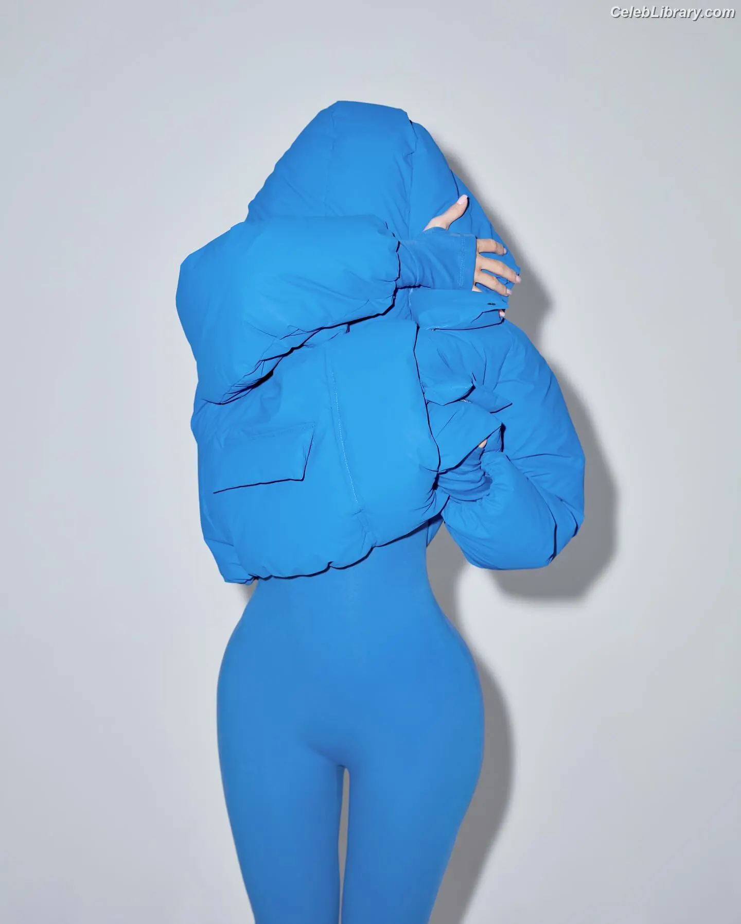 Kylie Jenner photo 11 of 4070