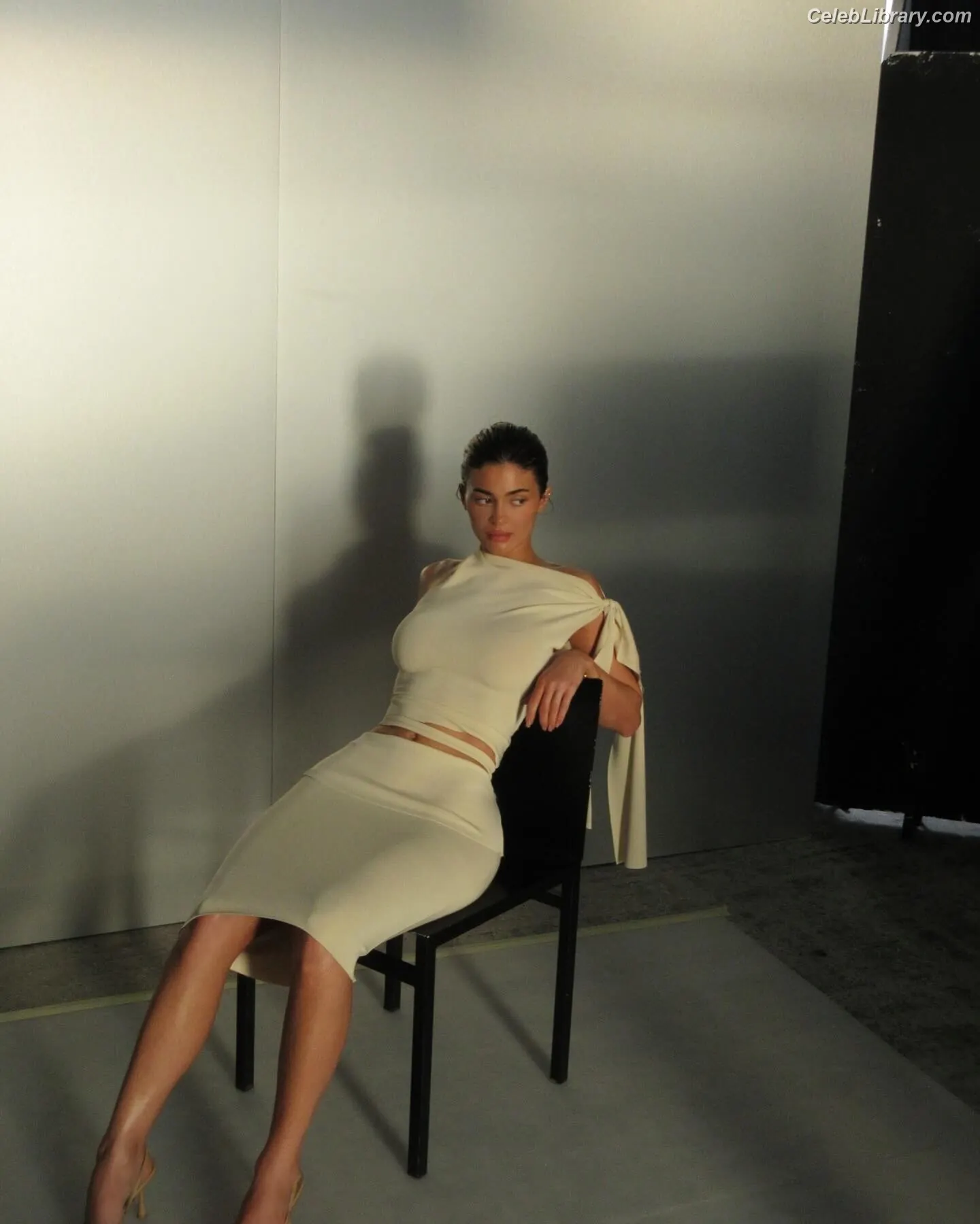 Kylie Jenner photo 12 of 4070