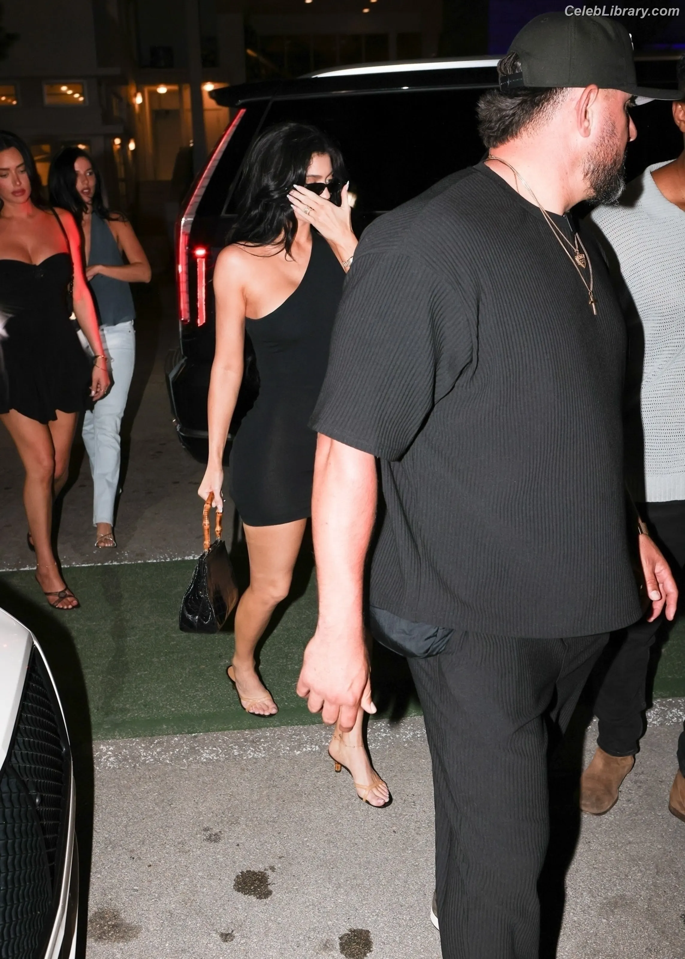 Kylie Jenner photo 18 of 4070