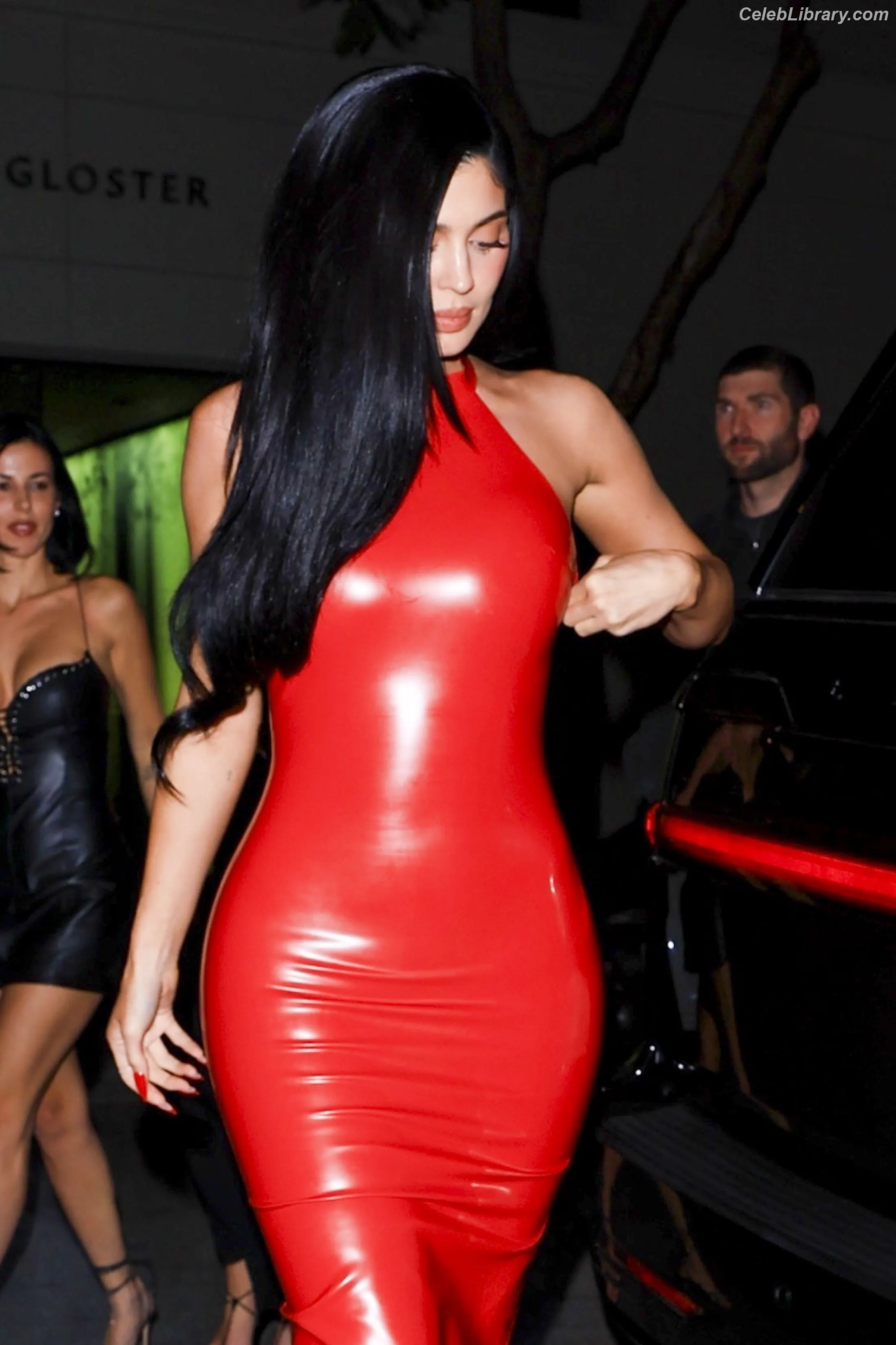 Kylie Jenner photo 6 of 4070