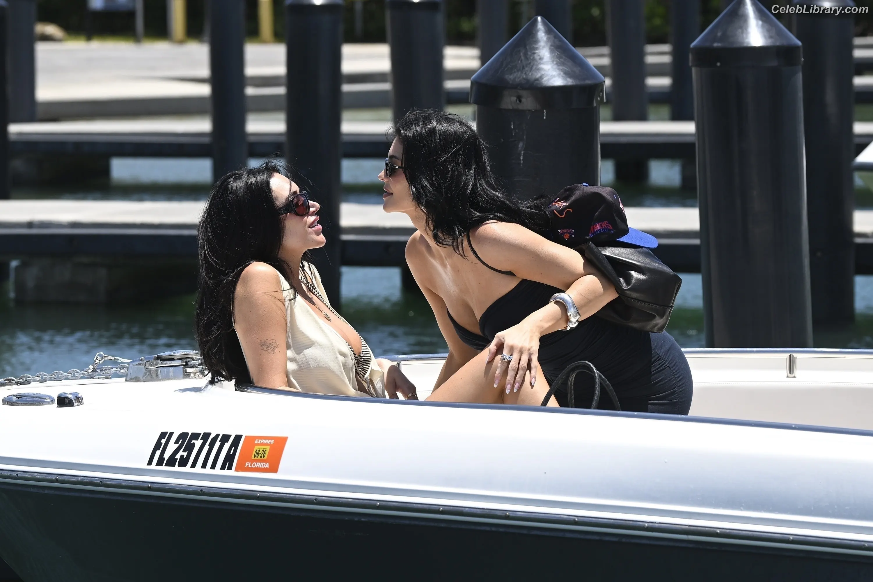 Kylie Jenner photo 6 of 4070
