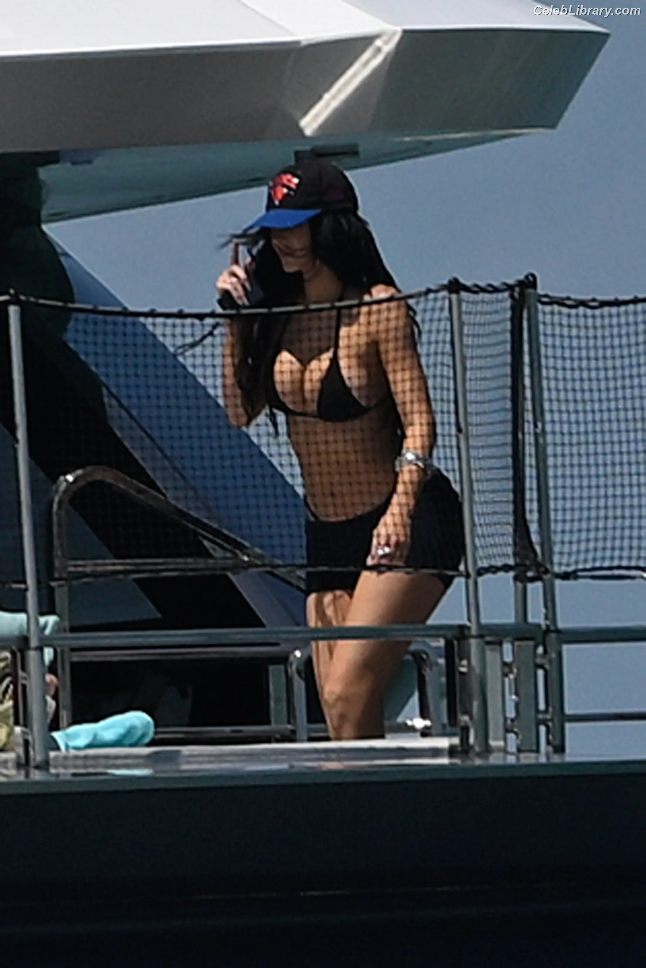 Kylie Jenner photo 4 of 4070