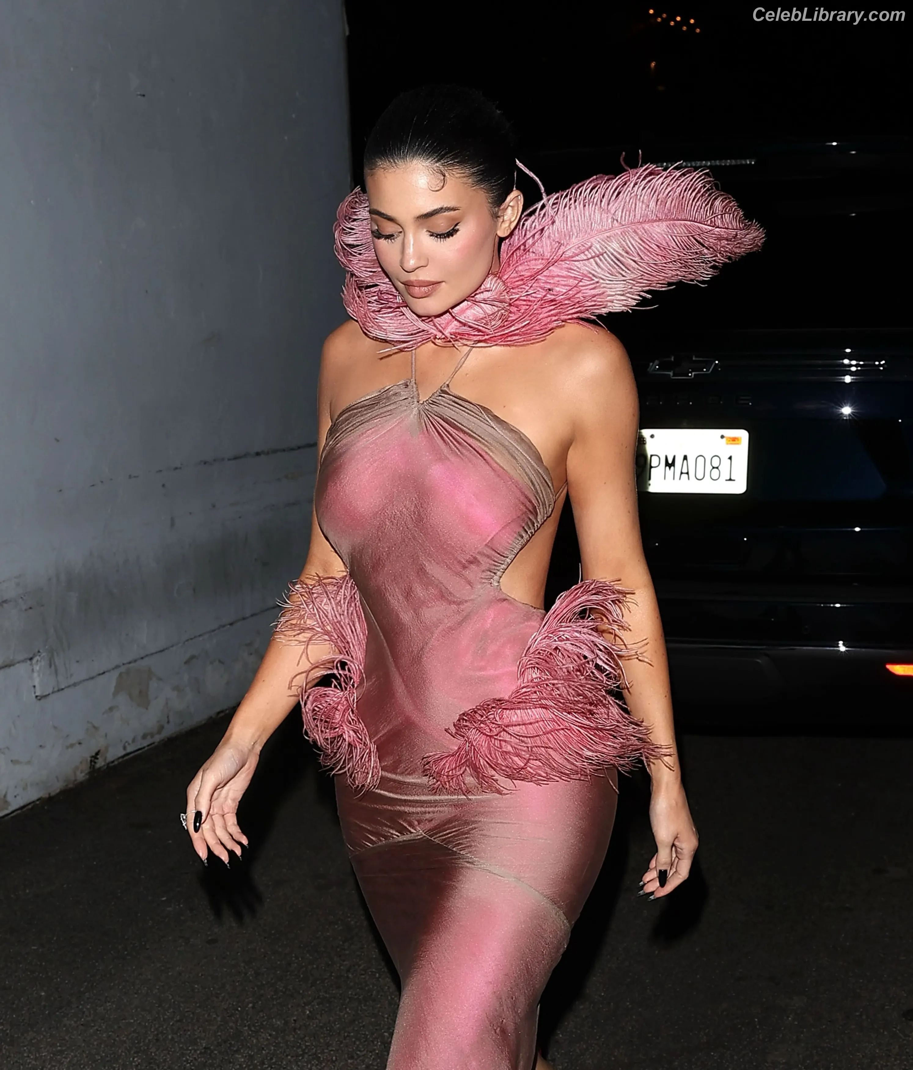 Kylie Jenner photo 19 of 4070