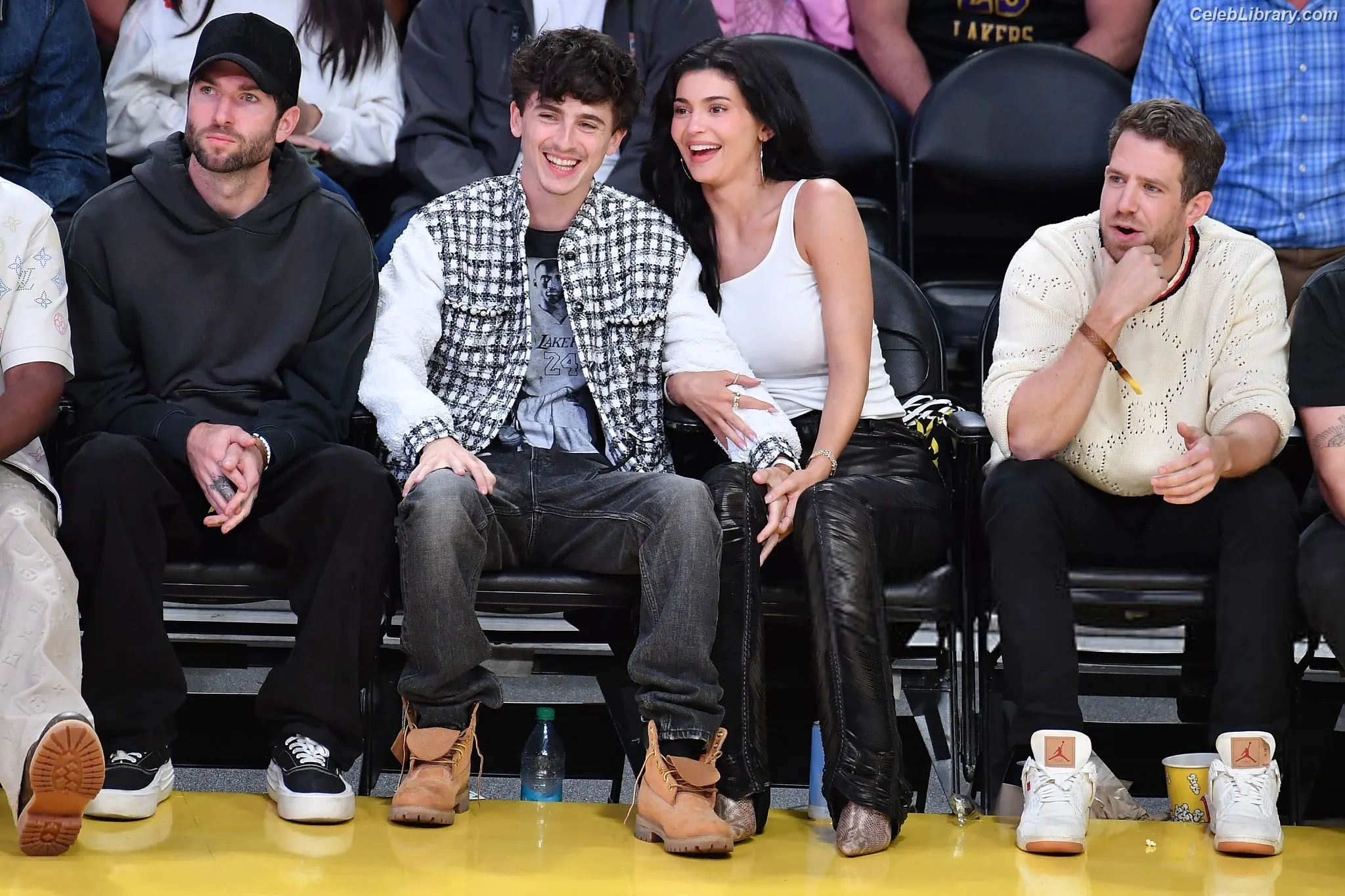 Kylie Jenner photo 8 of 4070