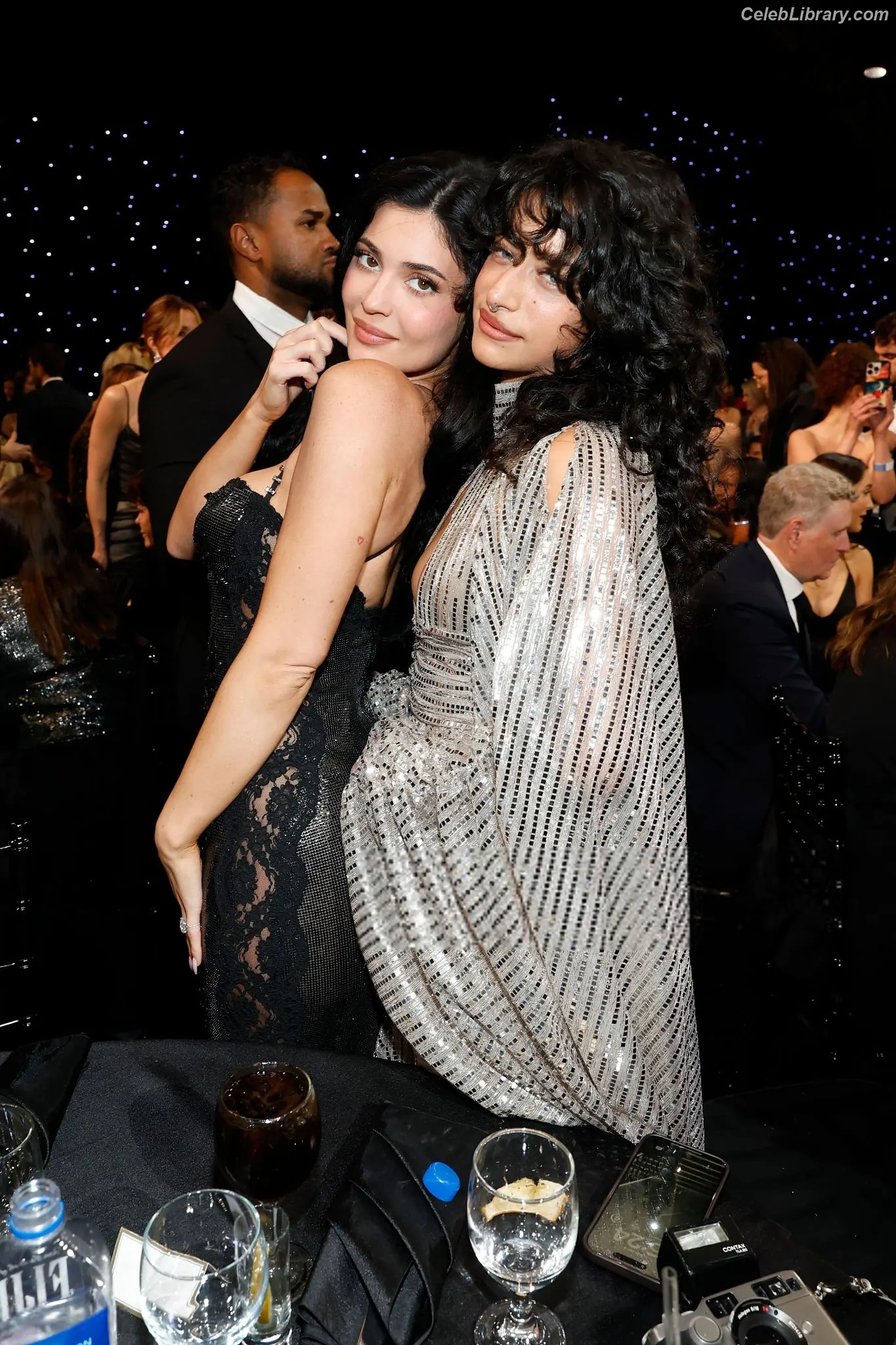 Kylie Jenner photo 8 of 4070