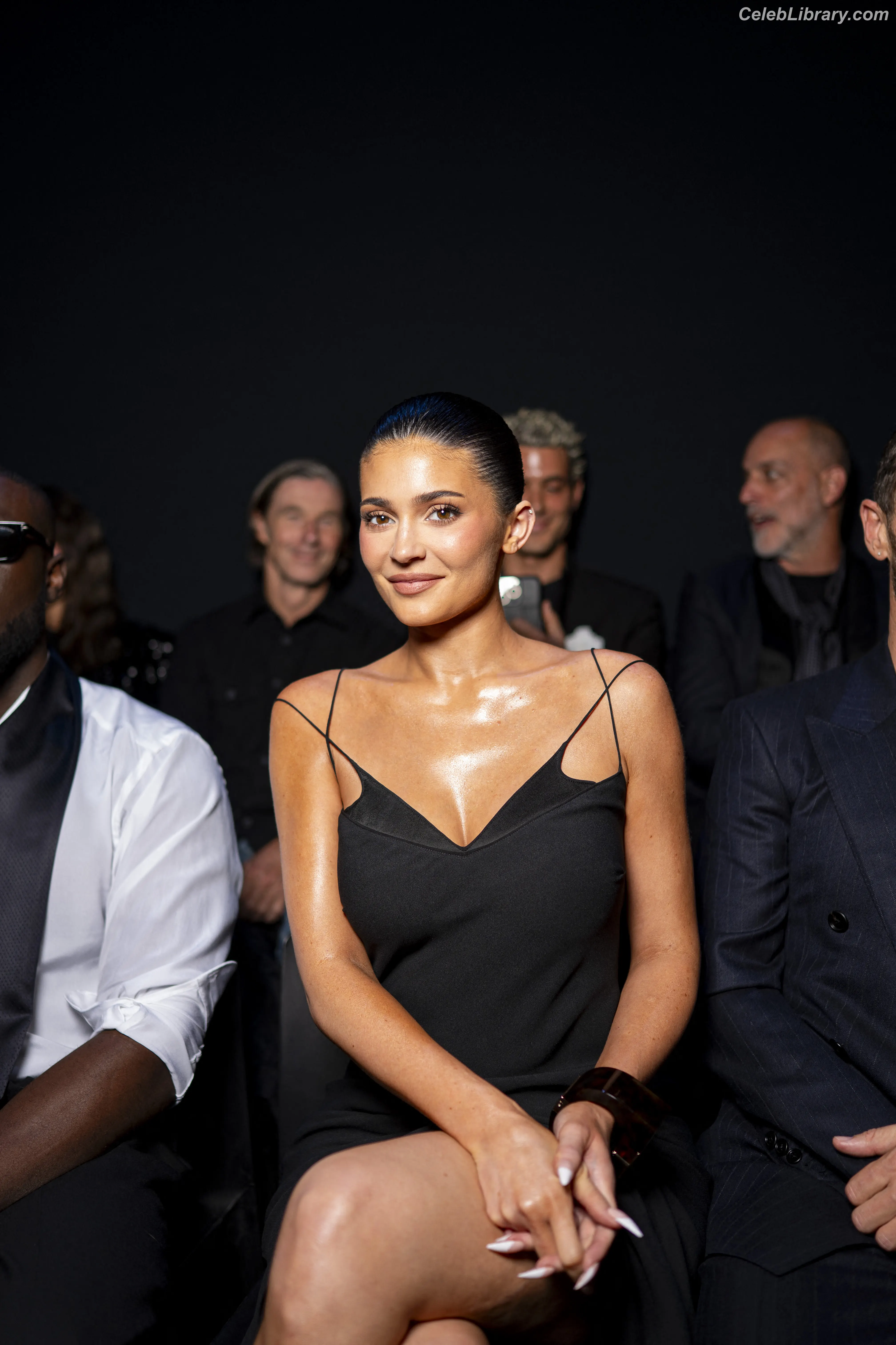 Kylie Jenner photo 3 of 4070