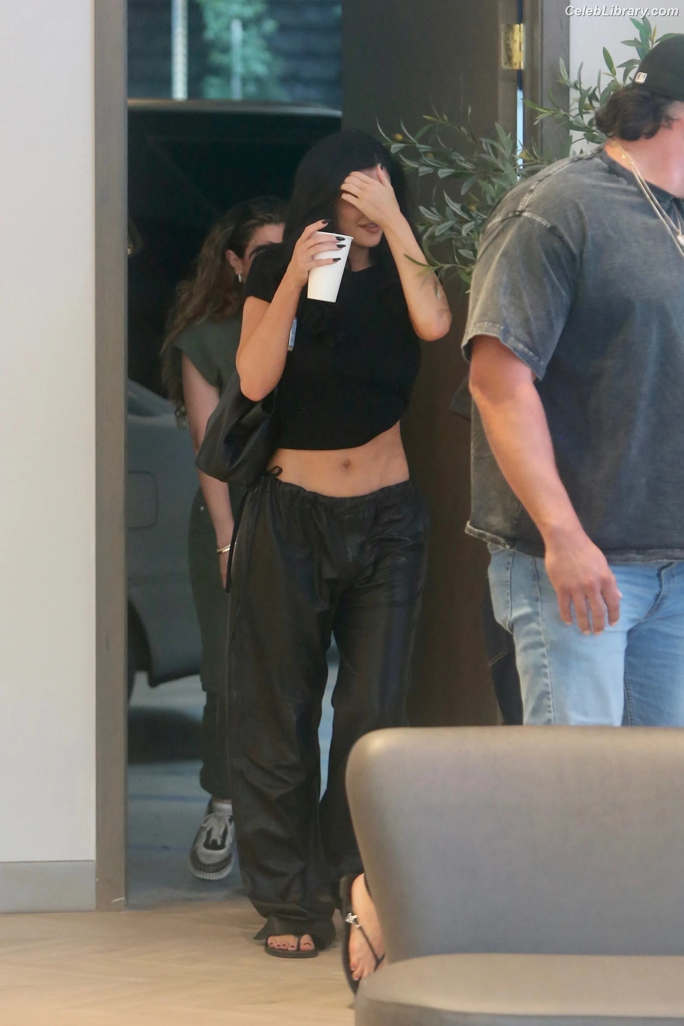 Kylie Jenner photo 11 of 4070