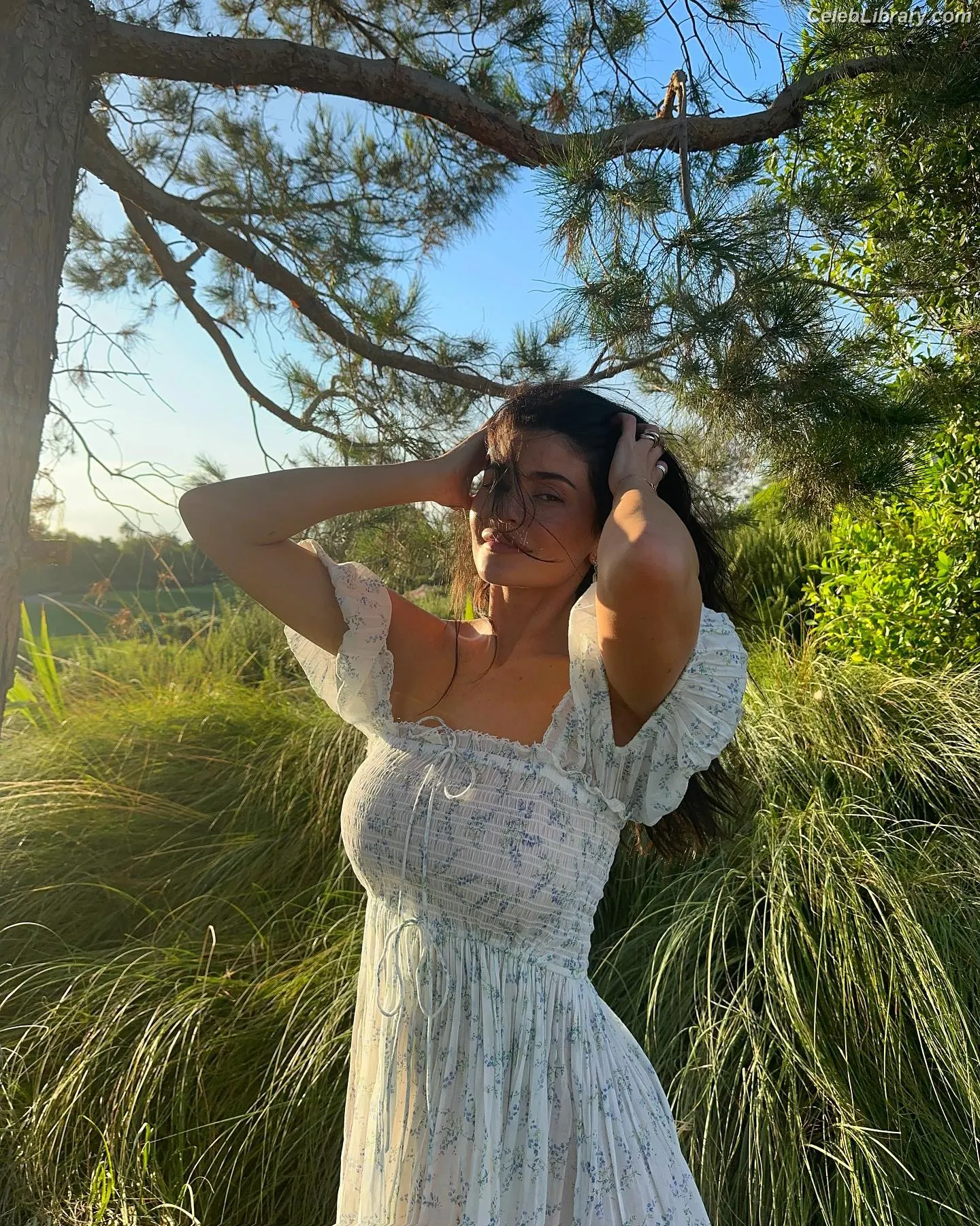 Kylie Jenner photo 20 of 4070