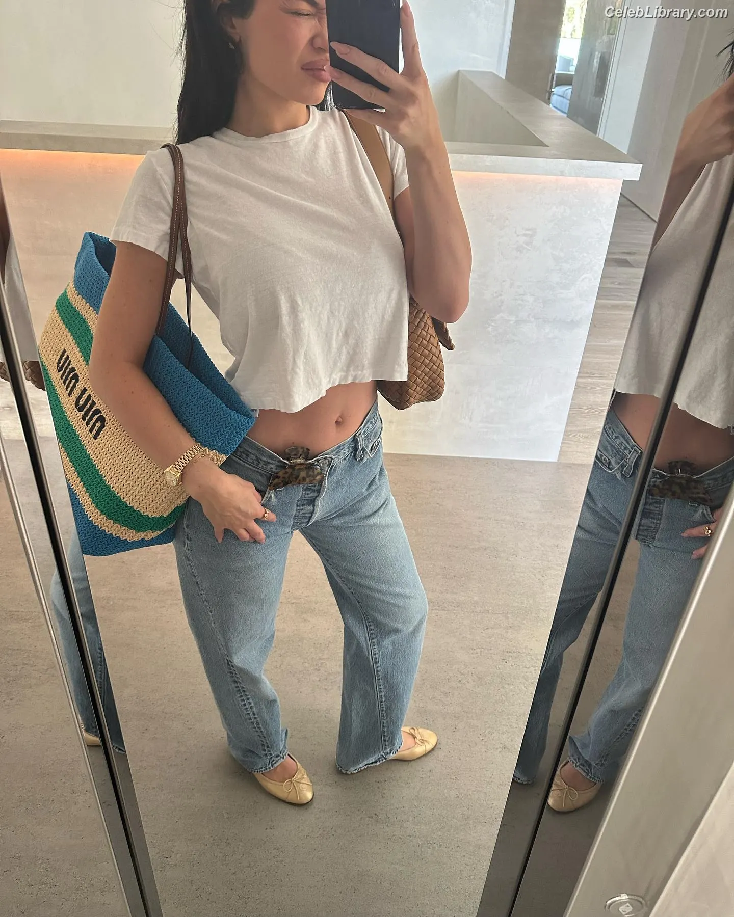 Kylie Jenner photo 6 of 4070