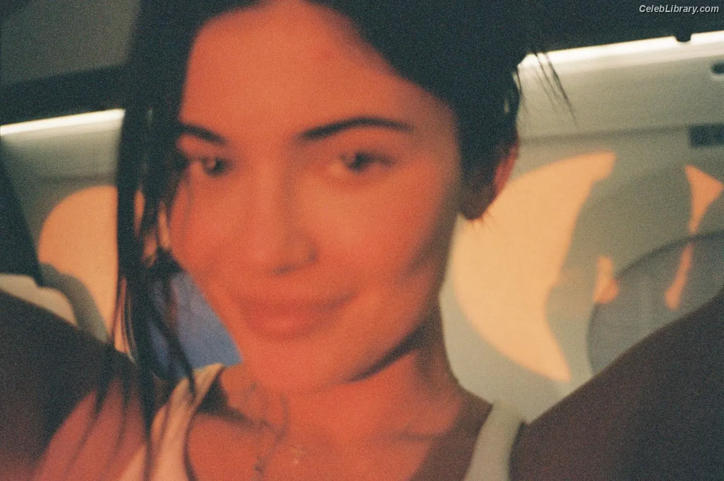 Kylie Jenner photo 10 of 4070