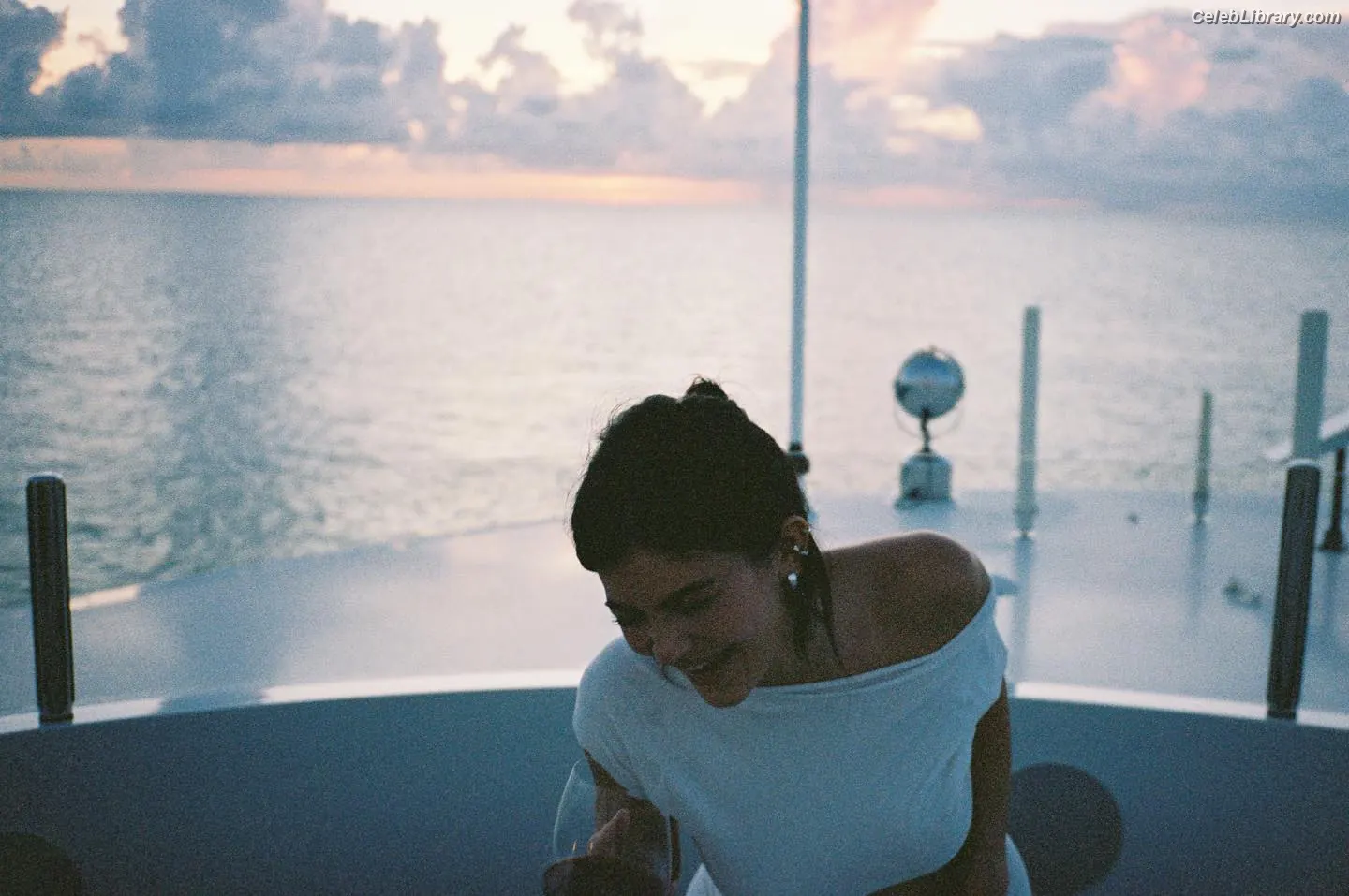 Kylie Jenner photo 12 of 4070