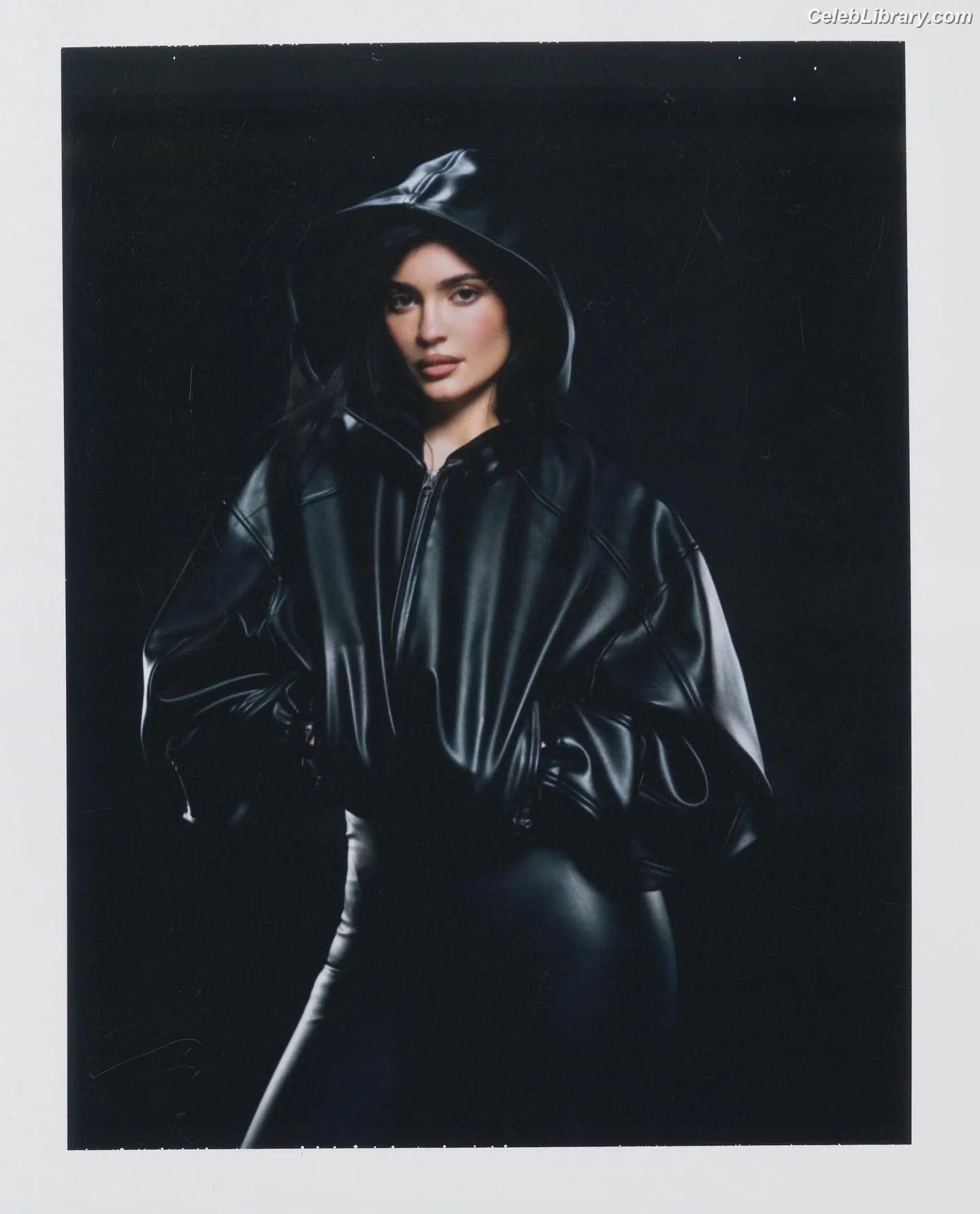 Kylie Jenner photo 20 of 4070