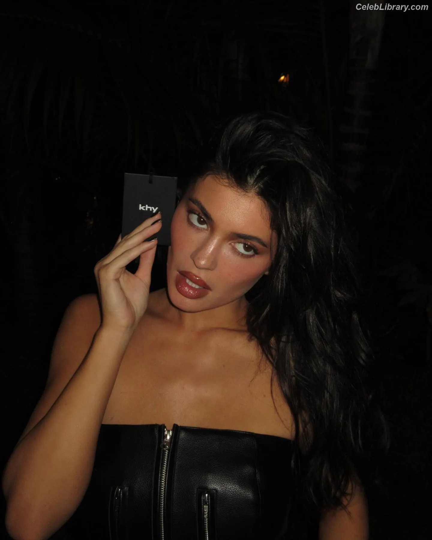 Kylie Jenner photo 1 of 4070