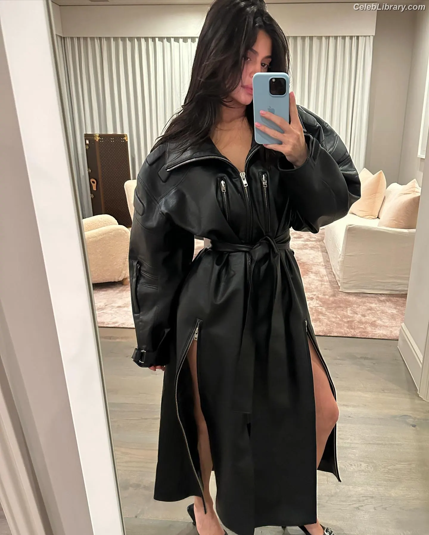 Kylie Jenner photo 4 of 4070