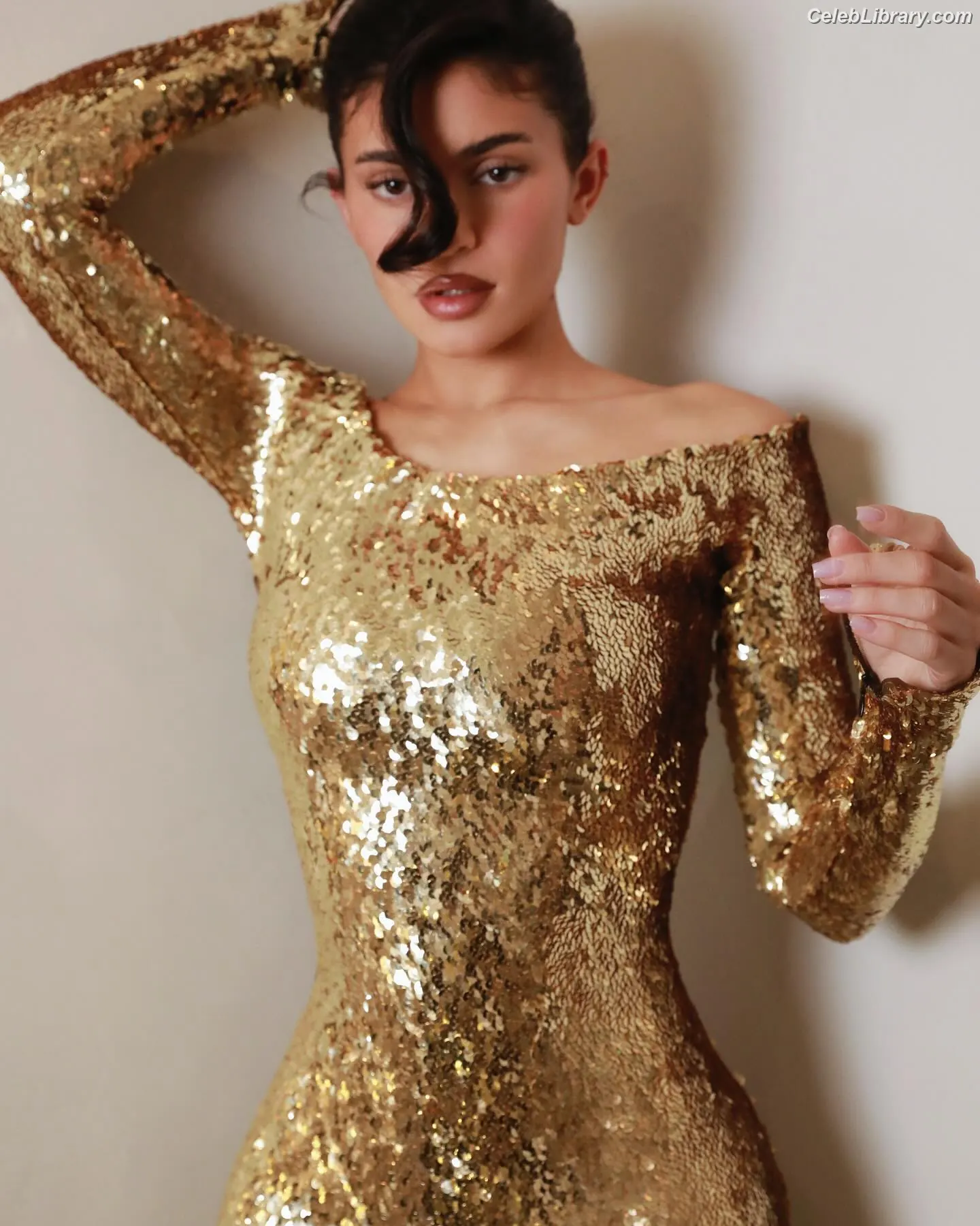 Kylie Jenner photo 7 of 4070