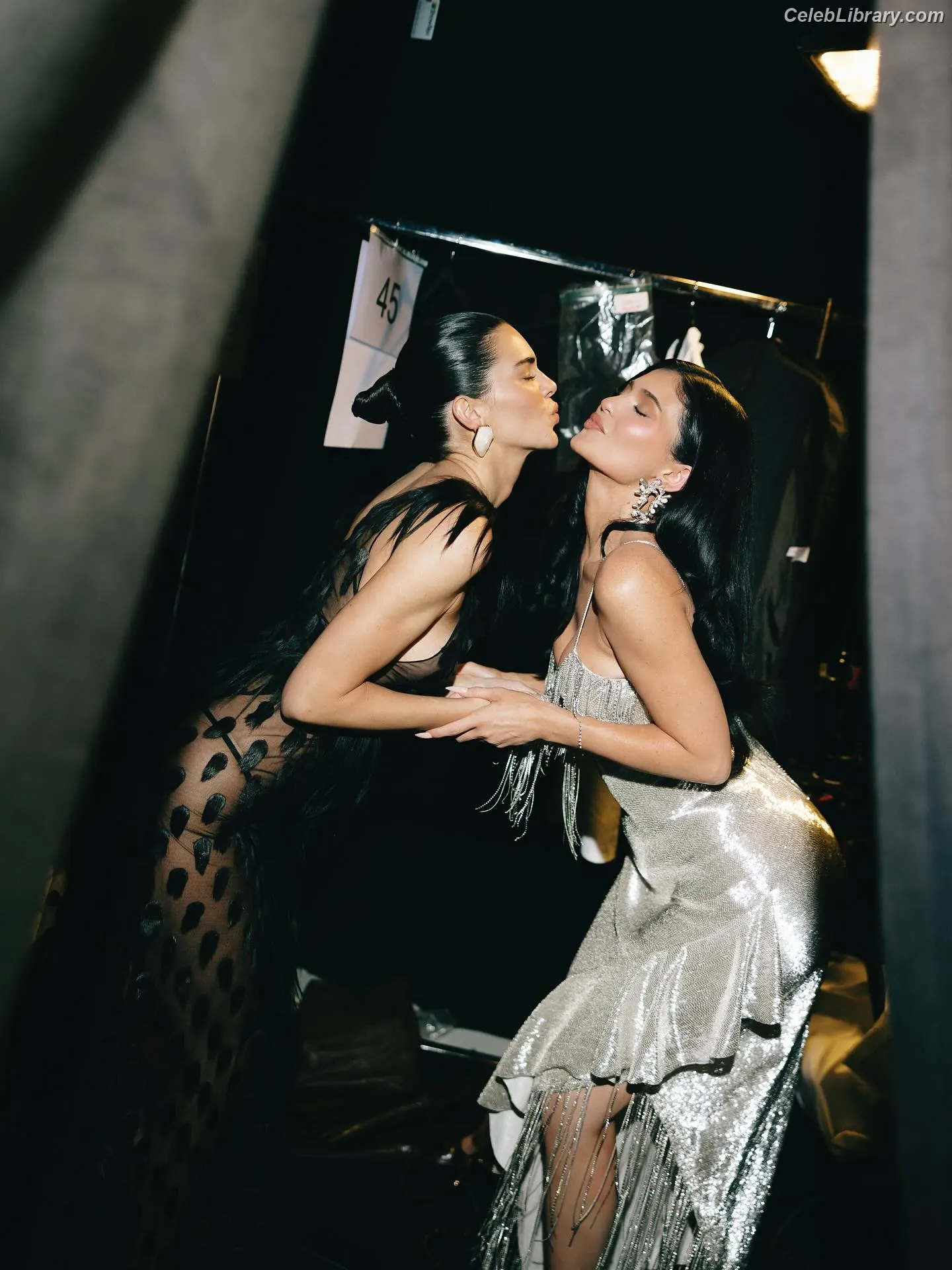 Kylie Jenner photo 18 of 4070
