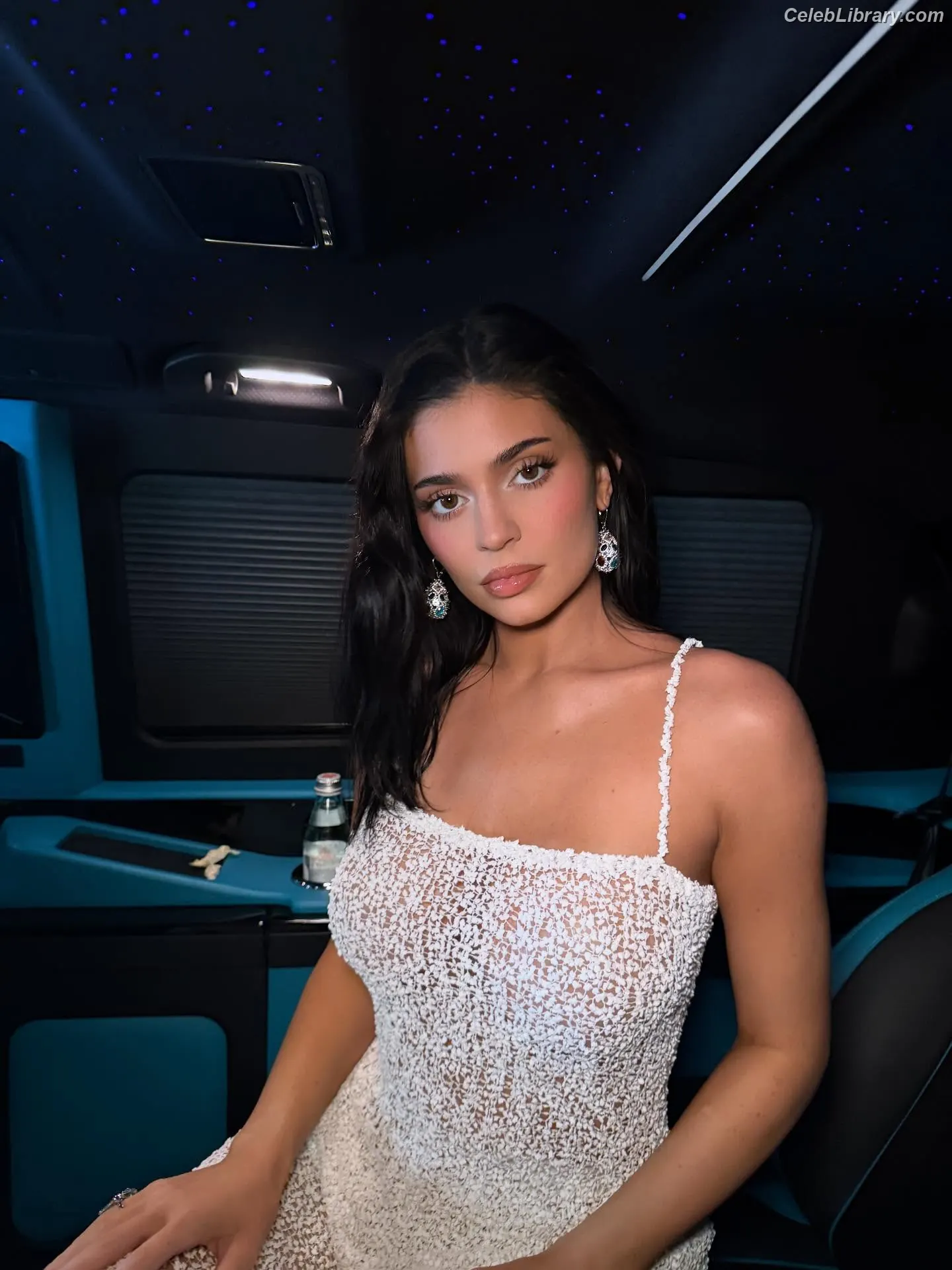 Kylie Jenner photo 23 of 4070