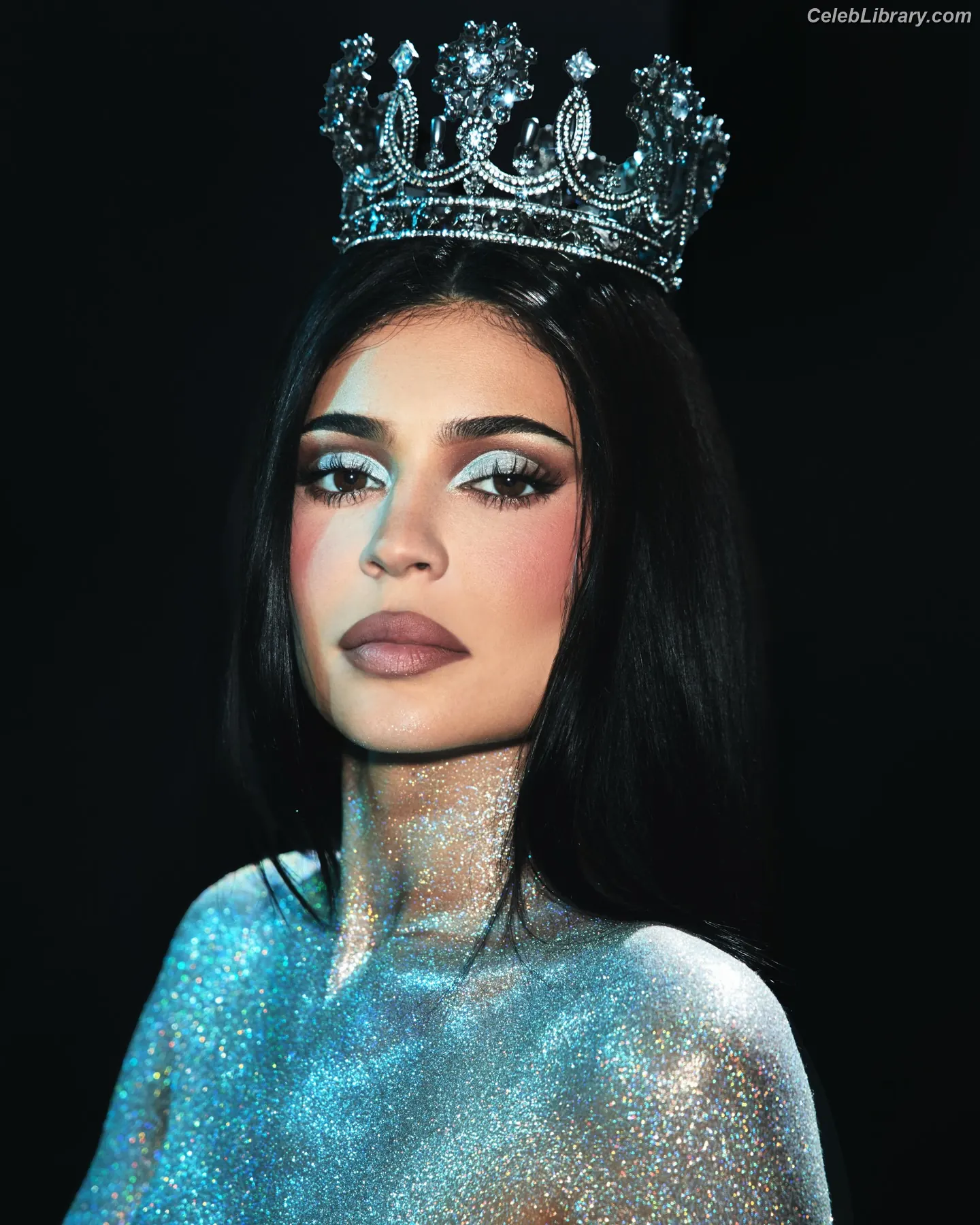 Kylie Jenner photo 3 of 4070