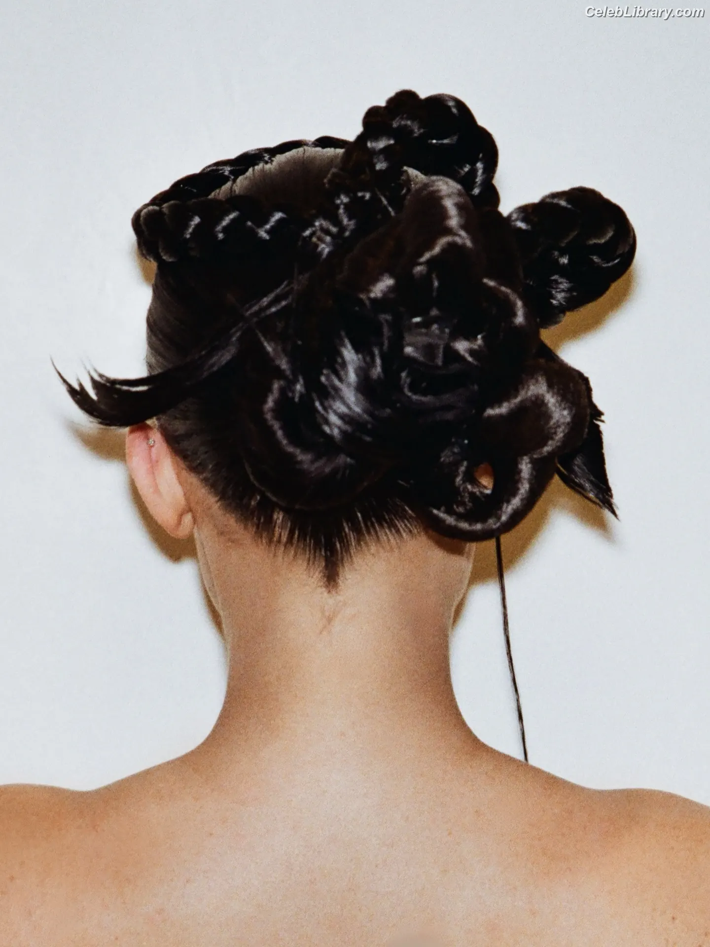 Kylie Jenner photo 22 of 4070