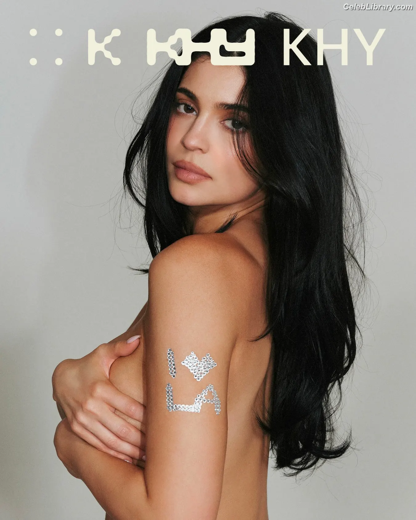 Kylie Jenner photo 15 of 4070