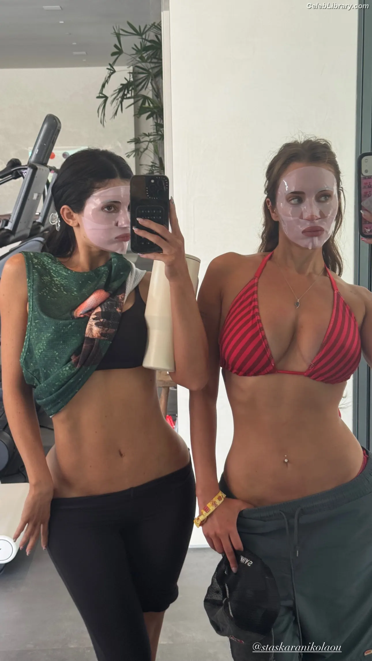 Kylie Jenner photo 7 of 4070