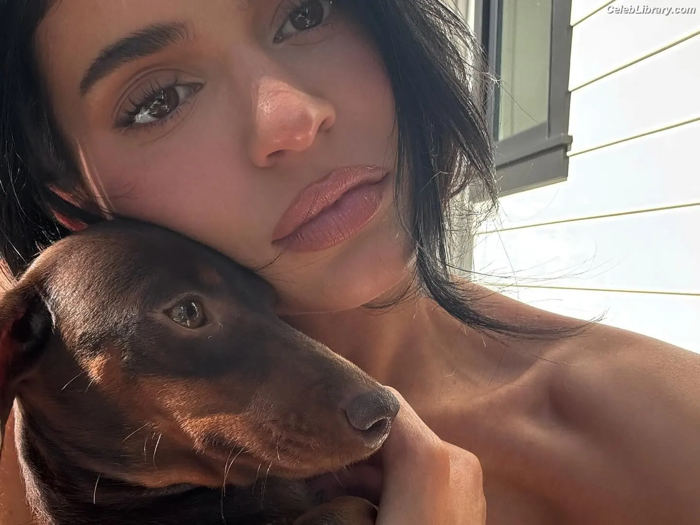 Kylie Jenner photo 15 of 4070