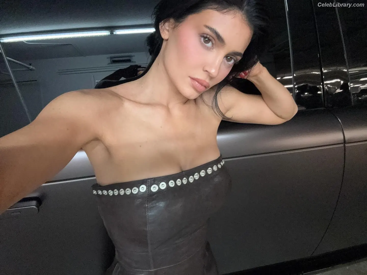 Kylie Jenner photo 18 of 4070