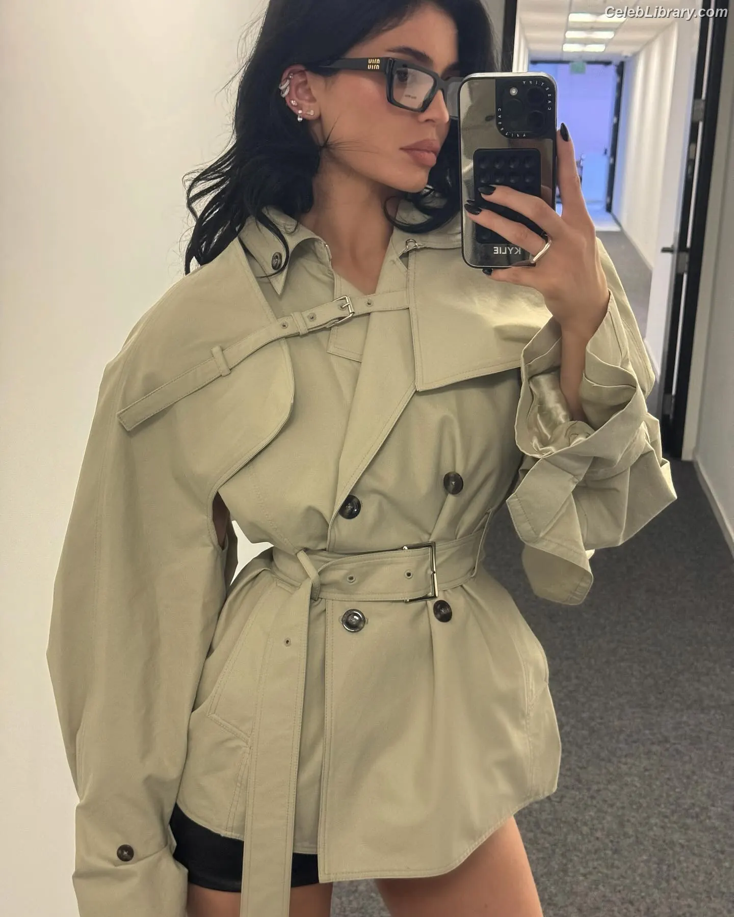 Kylie Jenner photo 17 of 4070