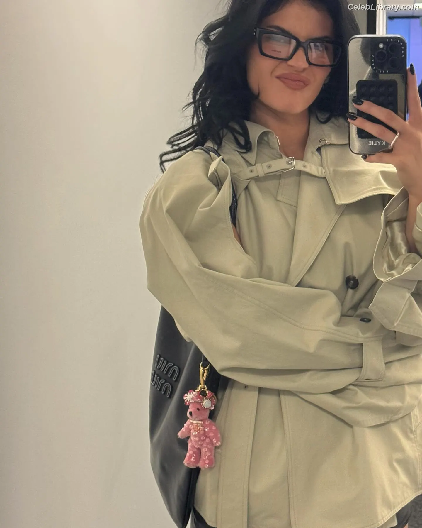 Kylie Jenner photo 18 of 4070