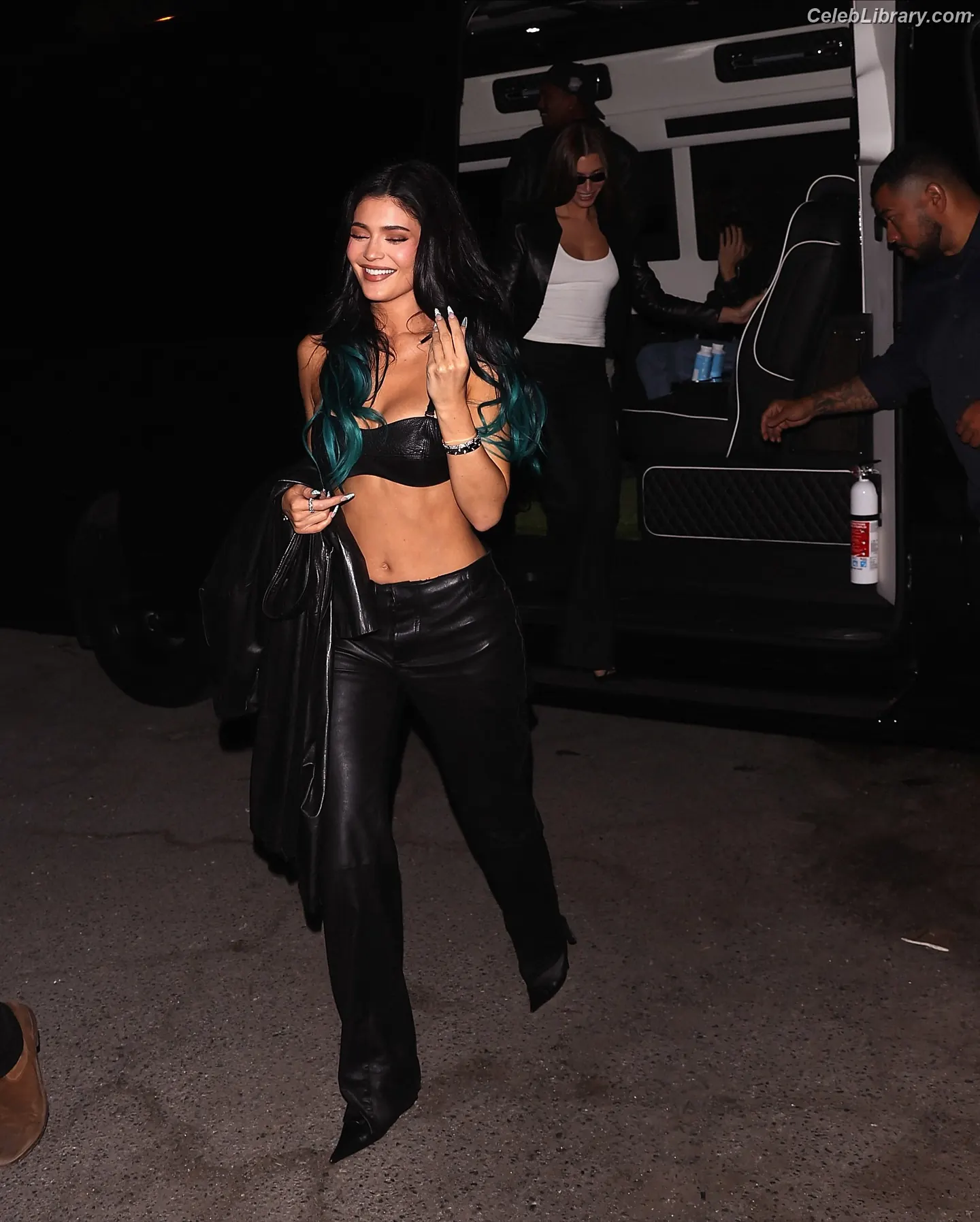 Kylie Jenner photo 21 of 4070