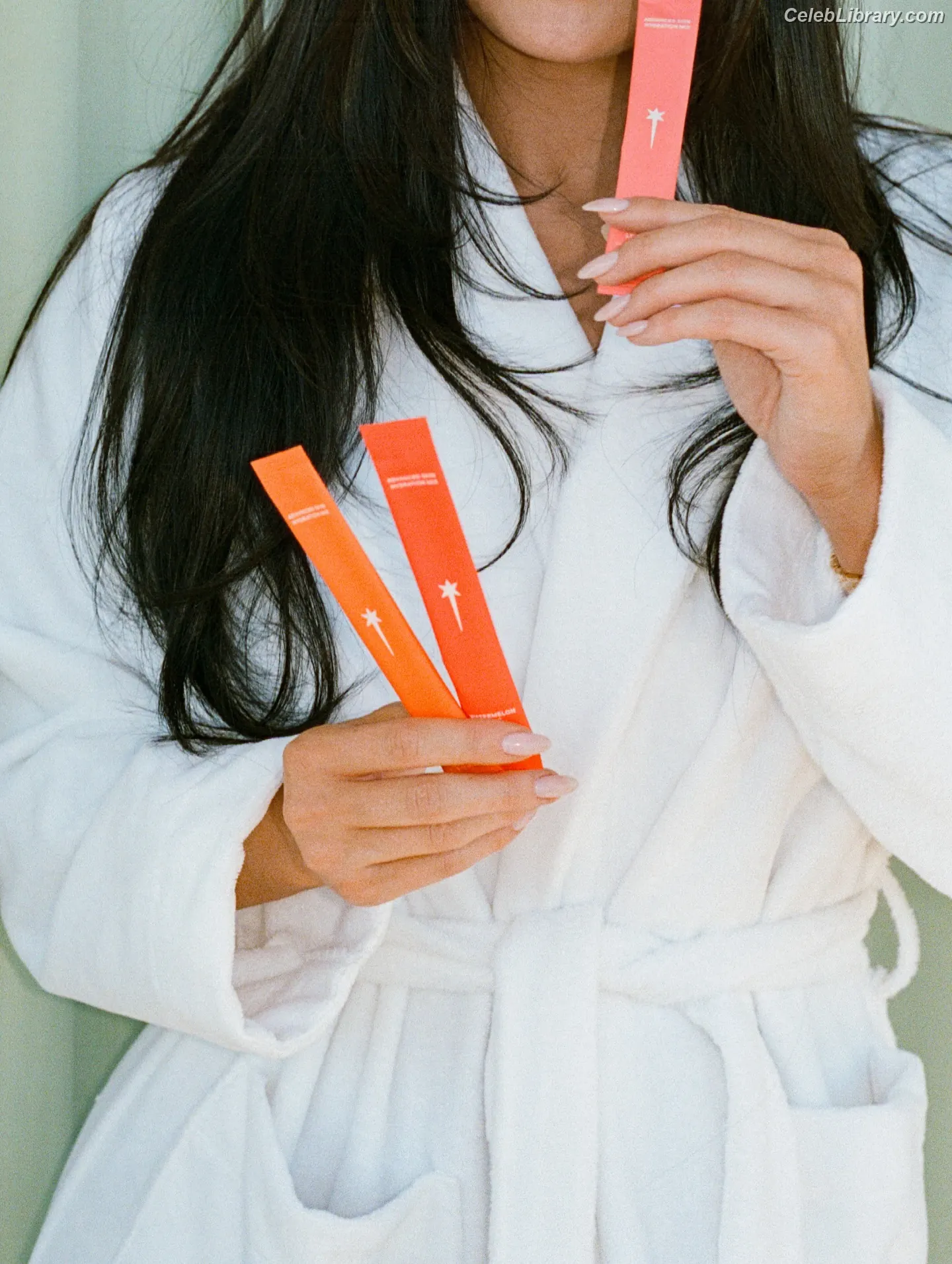 Kylie Jenner photo 6 of 4070