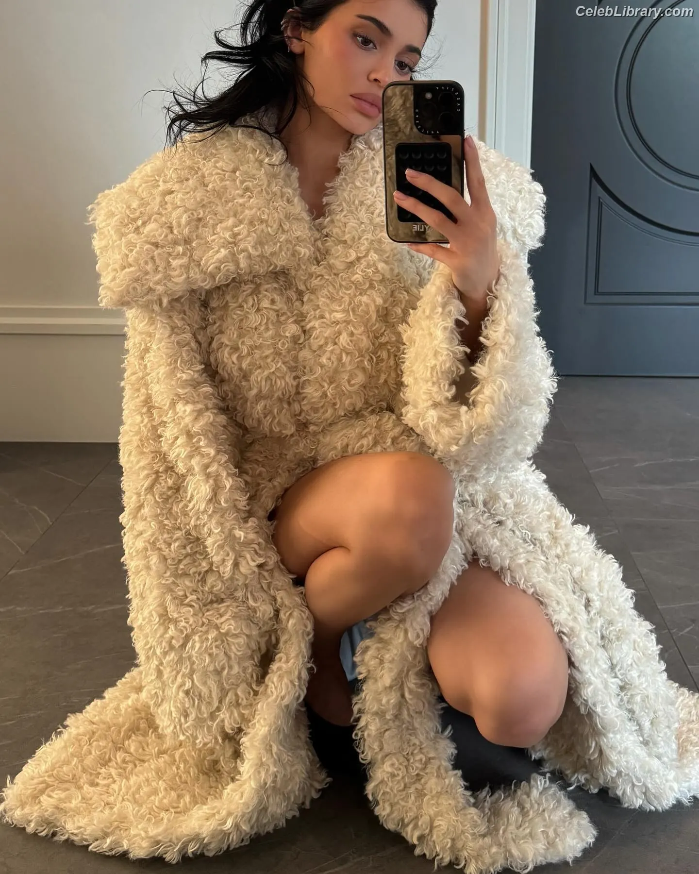 Kylie Jenner photo 11 of 4070