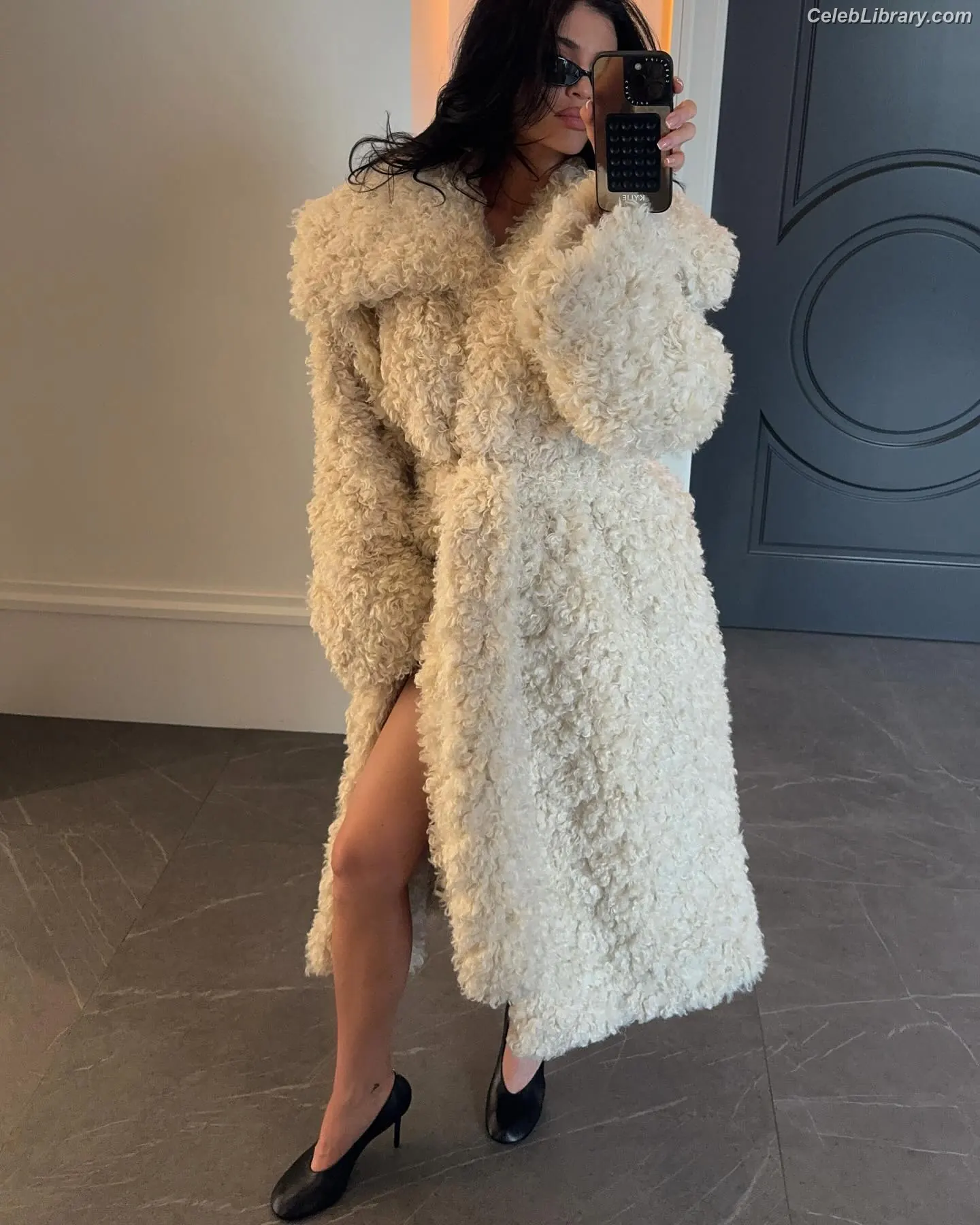 Kylie Jenner photo 13 of 4070