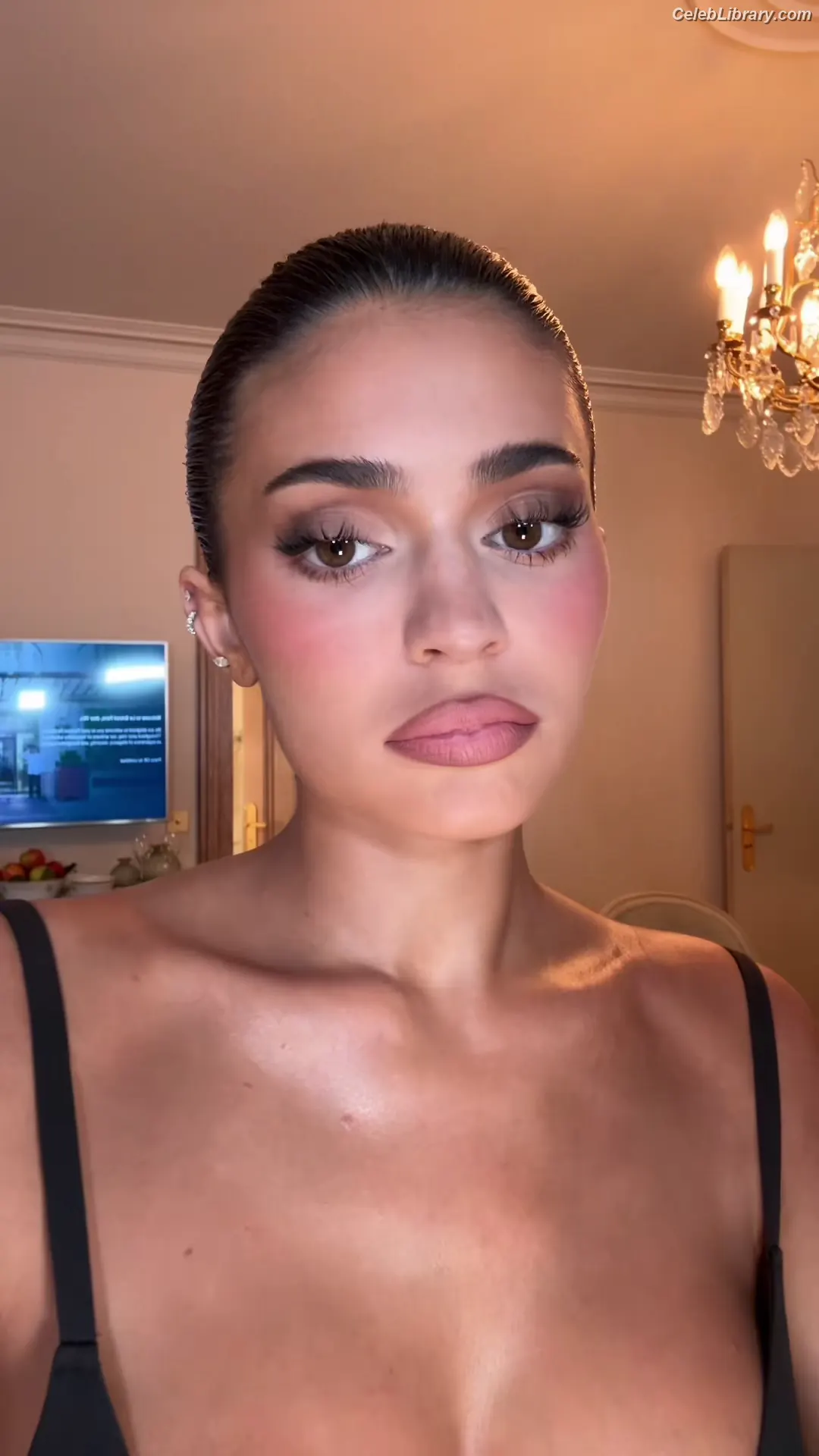 Kylie Jenner photo 19 of 4070