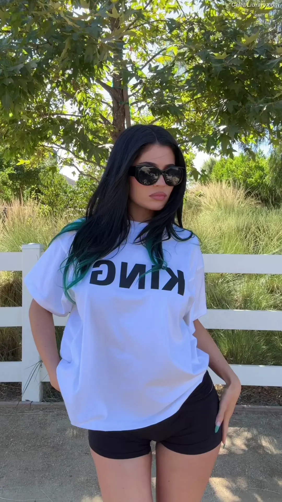 Kylie Jenner photo 23 of 4070