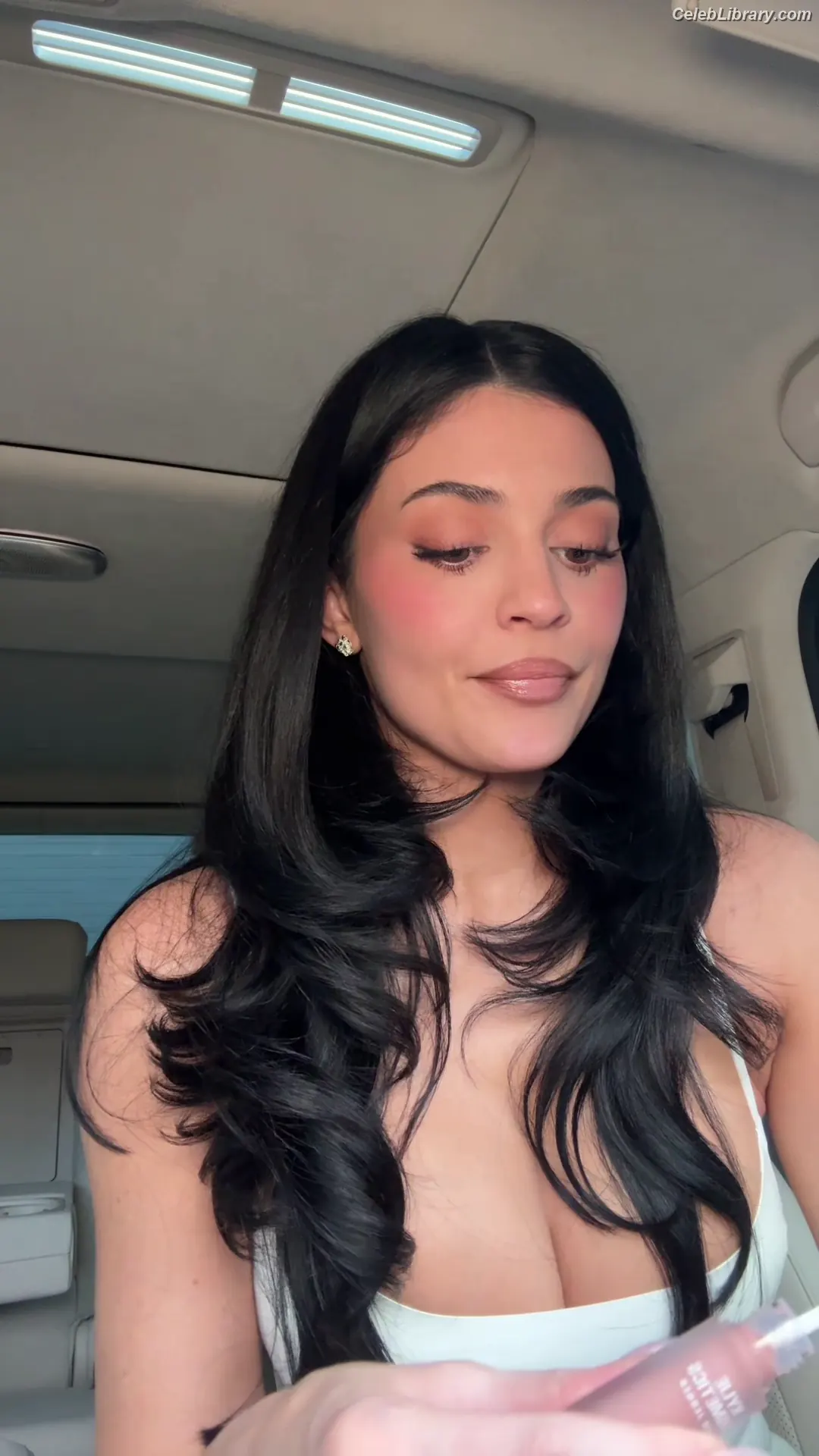 Kylie Jenner photo 9 of 4070