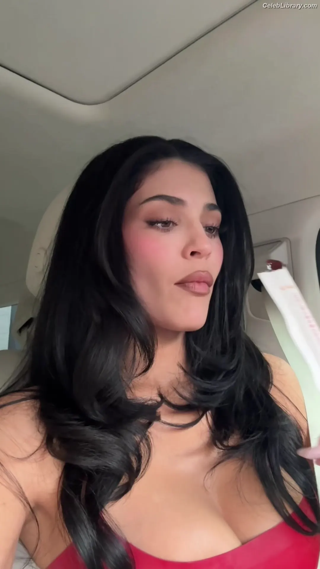 Kylie Jenner photo 18 of 4070