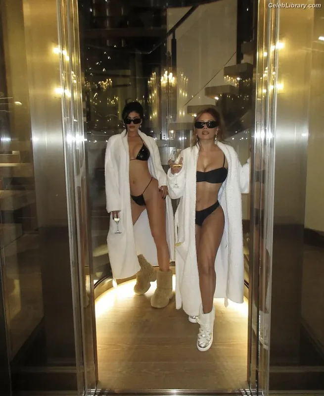 Kylie Jenner photo 14 of 4071