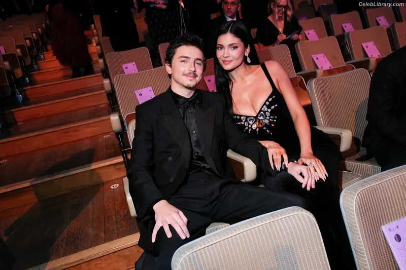 Kylie Jenner photo 20 of 4071