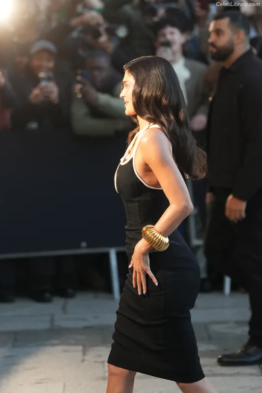 Kylie Jenner photo 4 of 4071