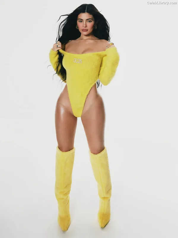 Kylie Jenner photo 23 of 4071
