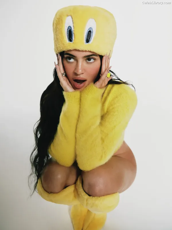 Kylie Jenner photo 3 of 4071