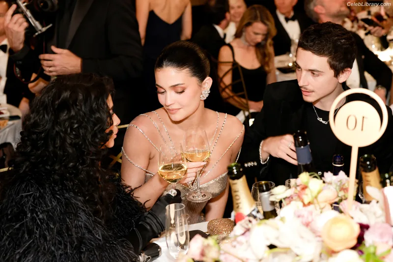 Kylie Jenner photo 13 of 4071