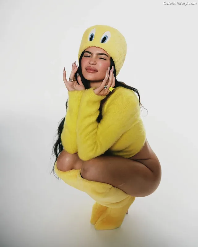 Kylie Jenner photo 16 of 4071