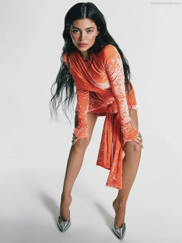 Kylie Jenner photo 21 of 4071